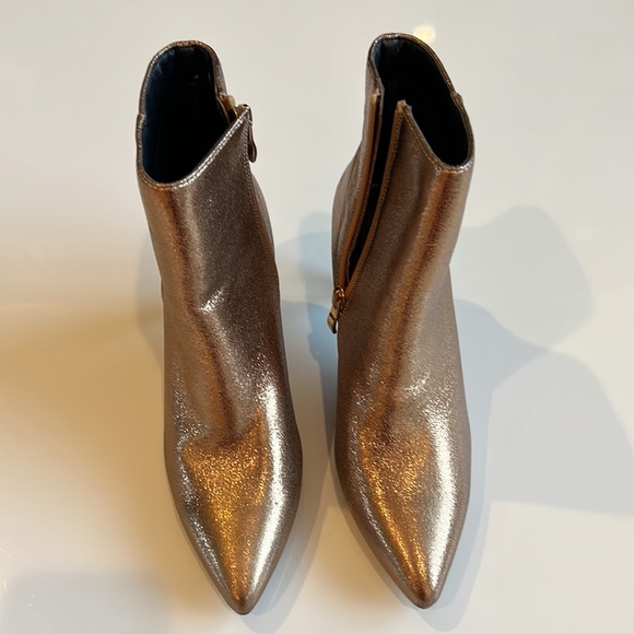 Leather in Dark gold stiletto ankle boots Le Chateau - Picture 2 of 7